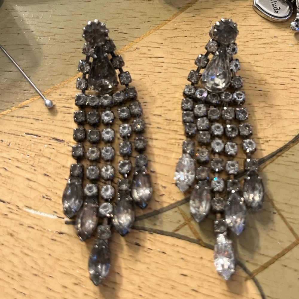 Silver black rhinestone post earrings really nice (#102)